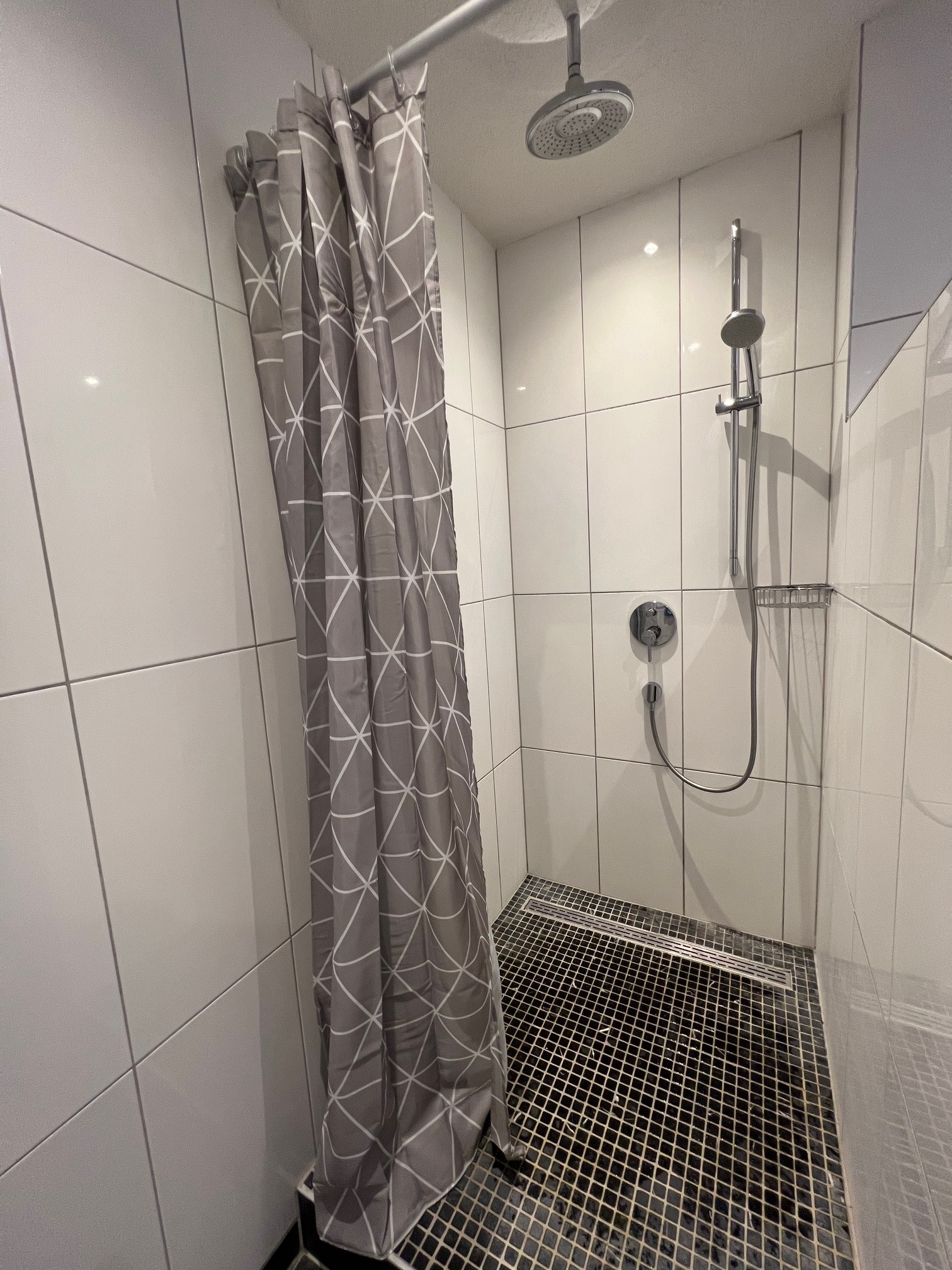 Badezimmer mit Dusche